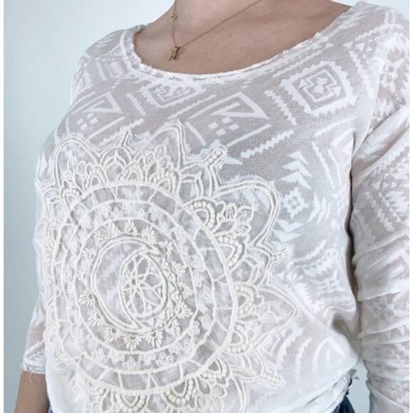 Aeropostale Cream Medallion Boho Quarter Sleeve Top - Picture 3 of 5